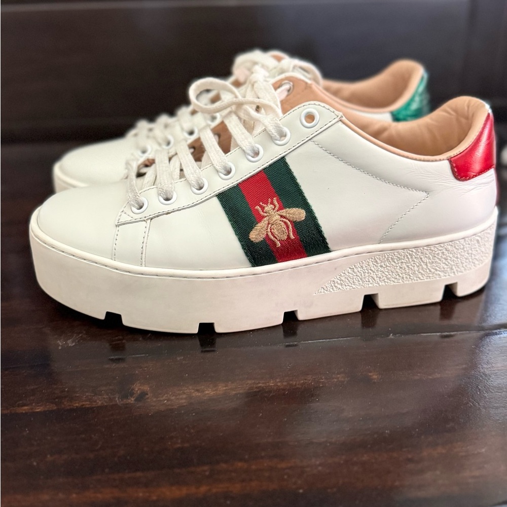 Gucci Authentic- Women's or Men’s White Sneakers with Red and Green Accents G37